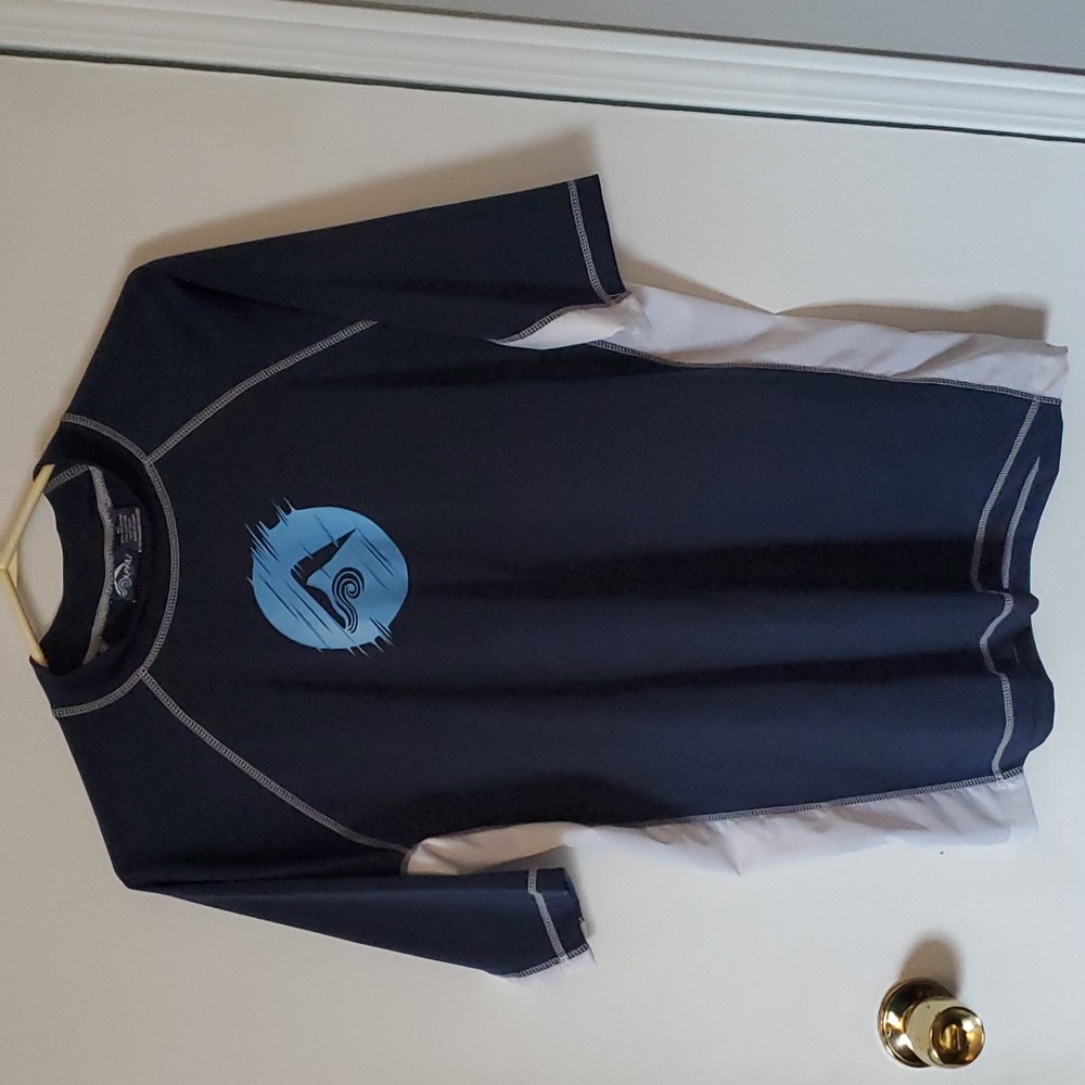 NWOT Mens Rash Guard sz XL